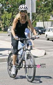 明星 自行车,明星与自行车的时尚之旅